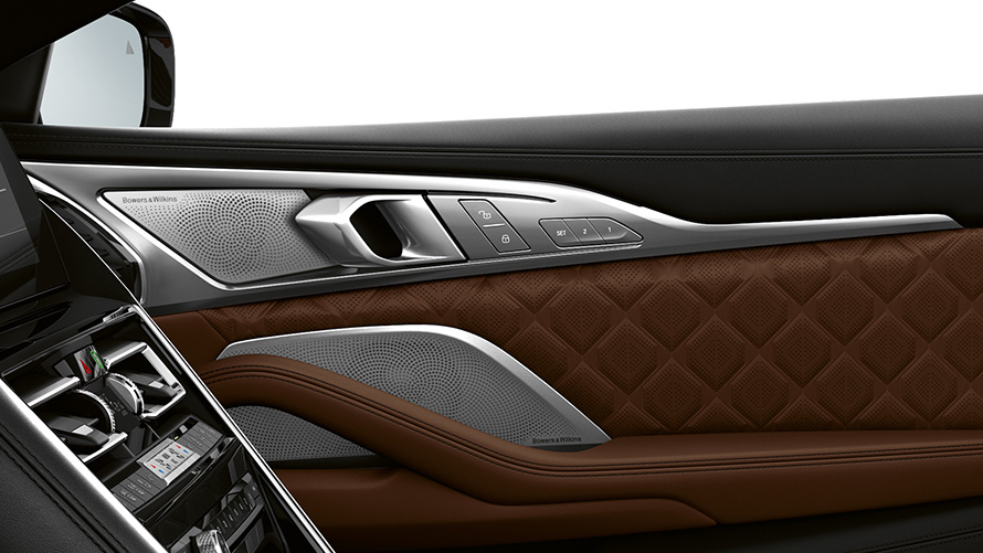 Bryluje również wyglądem: system nagłośnienia Diamond Surround marki Bowers & Wilkins.