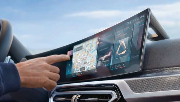  Zakrzywiony wyświetlacz BMW. 