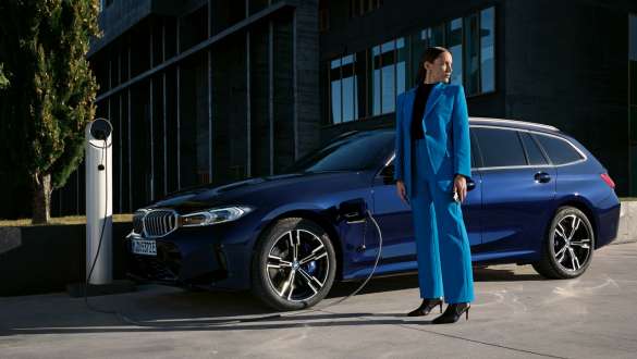  BMW Charging. 